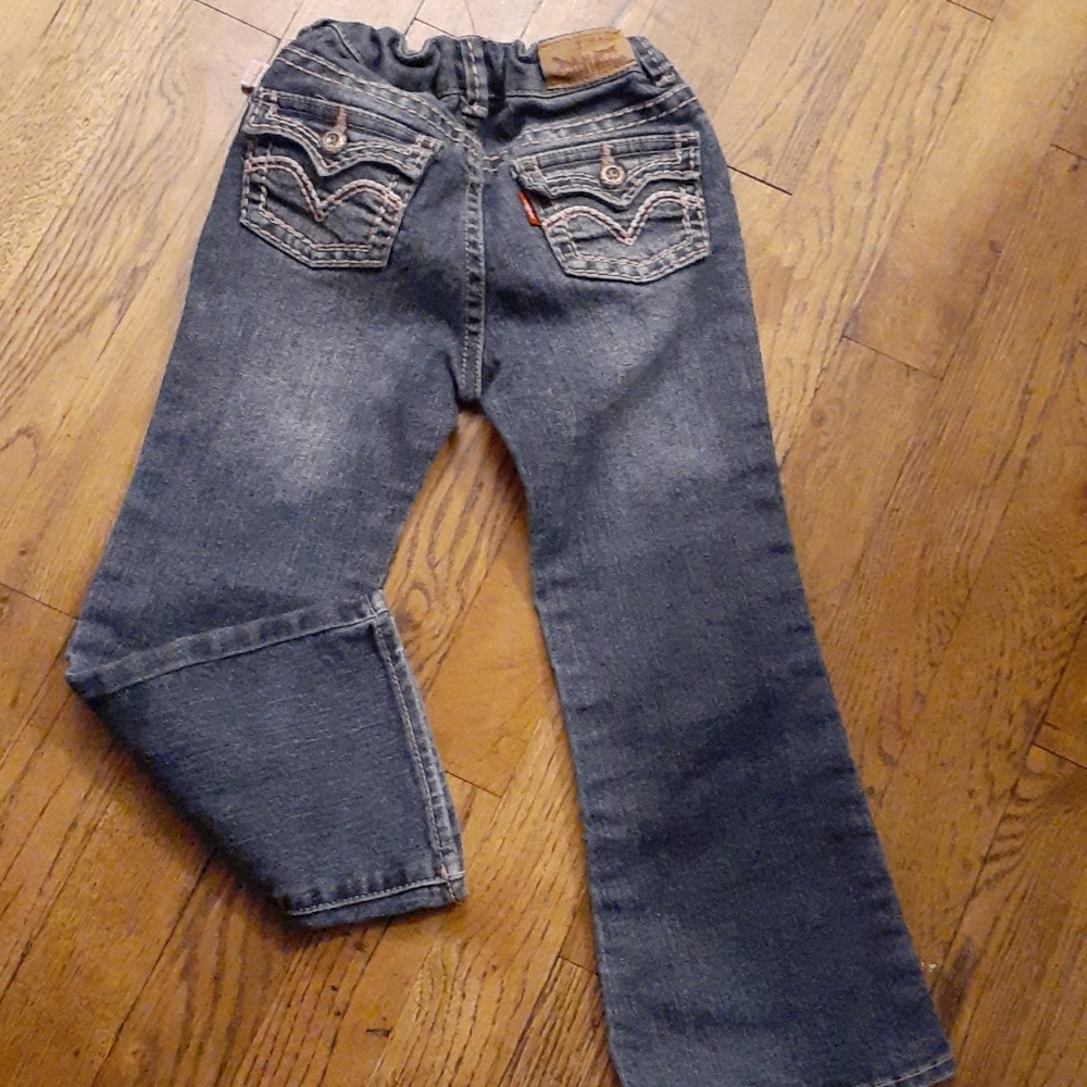 Levis size 4